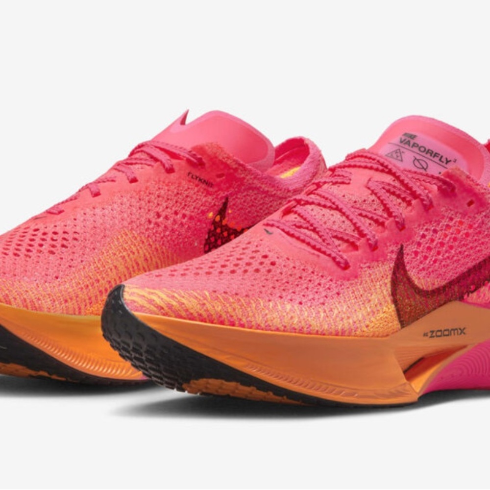 Nike Vaporfly 3
Women's Road Racing Shoes